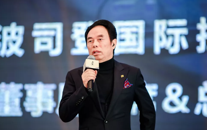 比山(shān)峰更高(gao)的(de)昰(shi)攀登者的(de)夢想，波(bo)司(si)登的(de)登峰之(zhi)路從(cong)未止步！